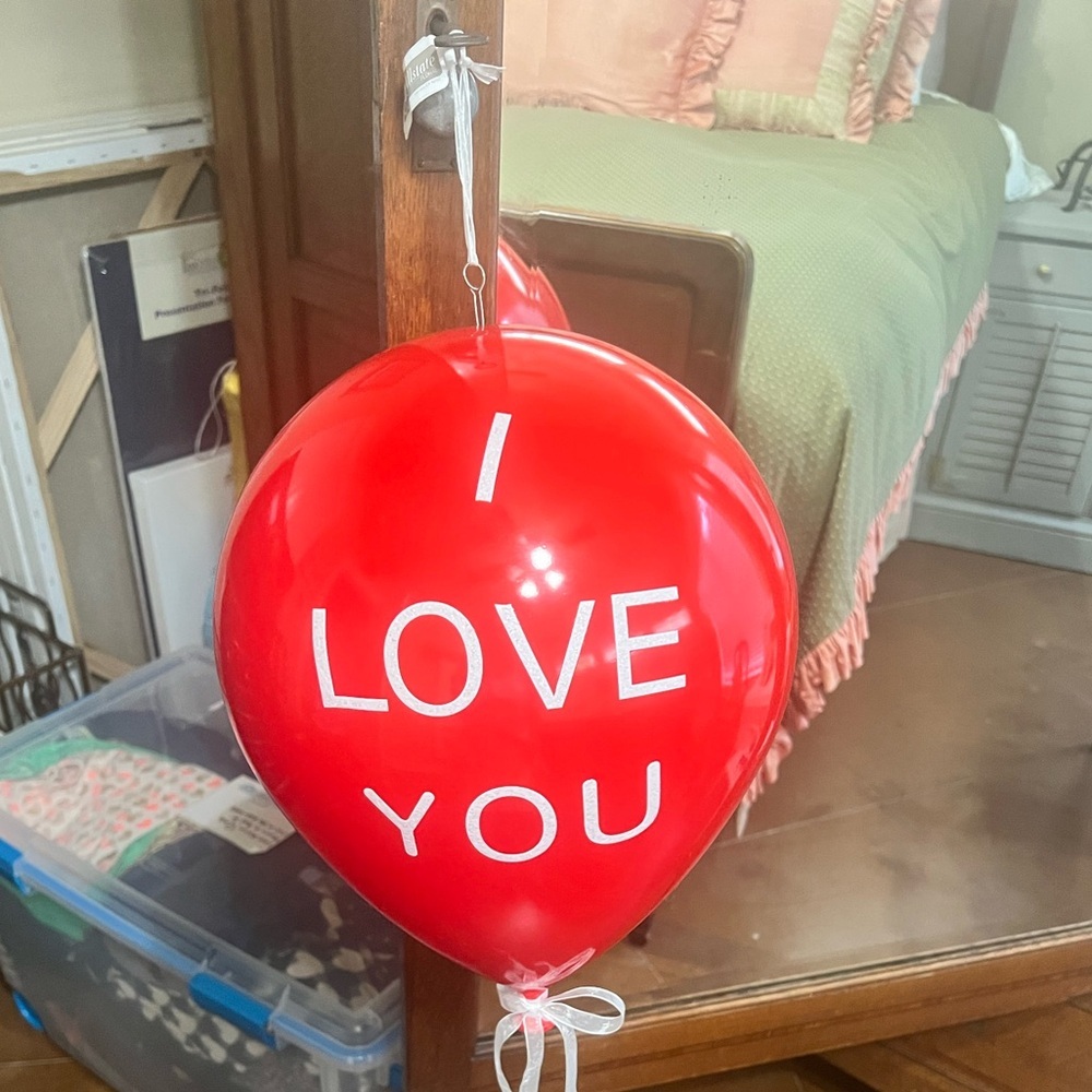14” Red Kisses Ceramic Balloon - Picture 9 of 9
